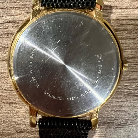 Lorus Seiko 1980's Mickey Mouse V501-0A20 Large Watch • Leather Wristband - Picture 3 of 5